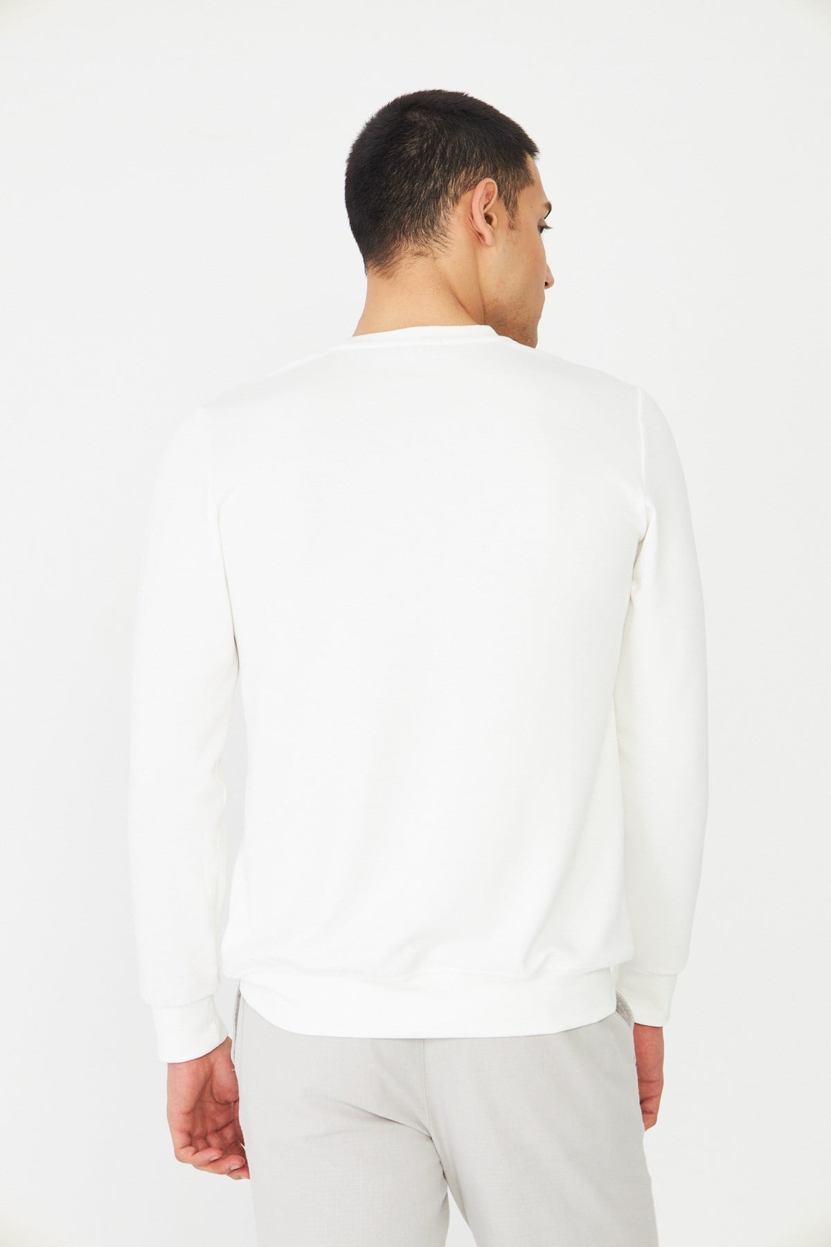 Beyaz Basic Bisiklet Yaka Erkek Sweatshirt