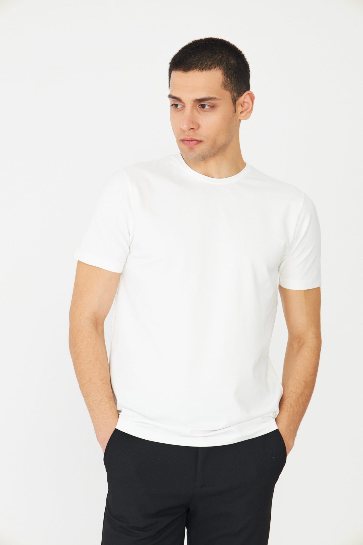 Beyaz Bisiklet Yaka Basic Erkek T-Shirt