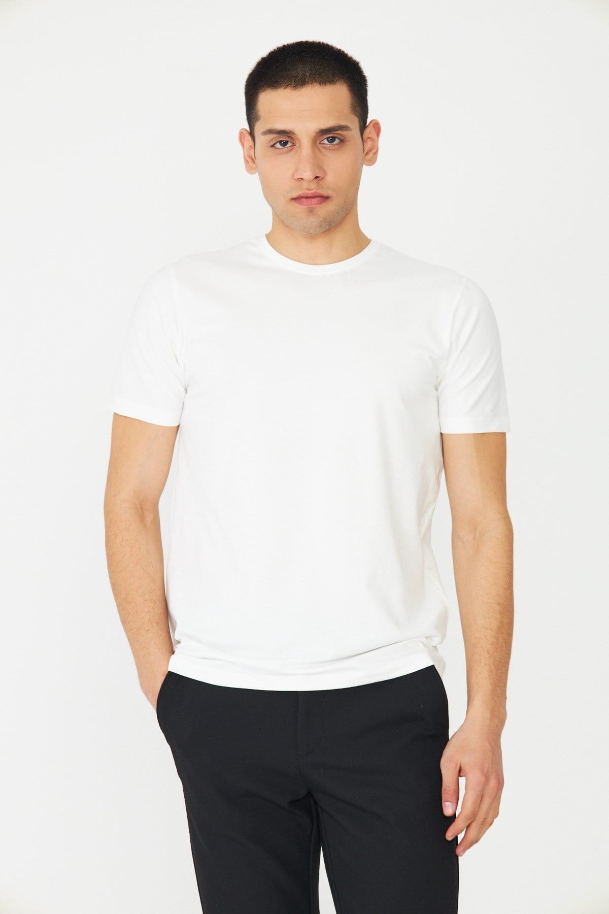 Beyaz Bisiklet Yaka Basic Erkek T-Shirt