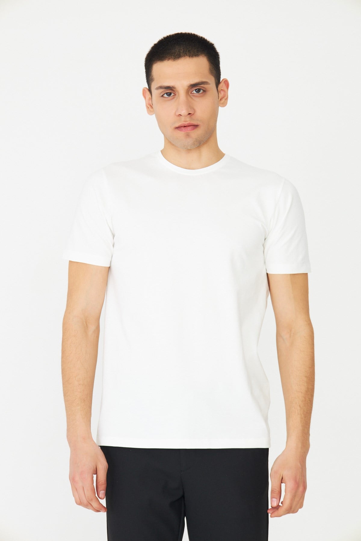 Beyaz Bisiklet Yaka Basic Erkek T-Shirt