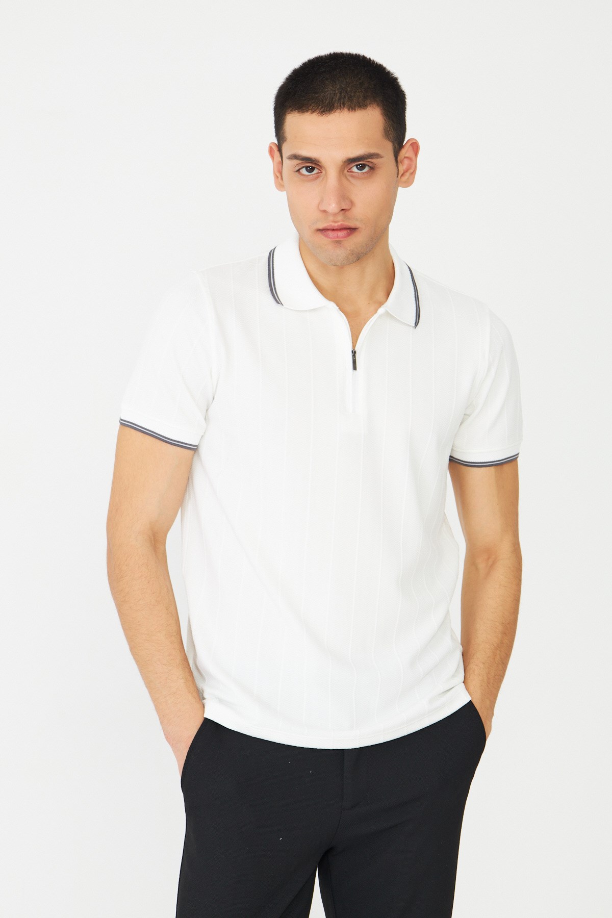Beyaz Fermuarlı Polo Yaka Erkek T-Shirt