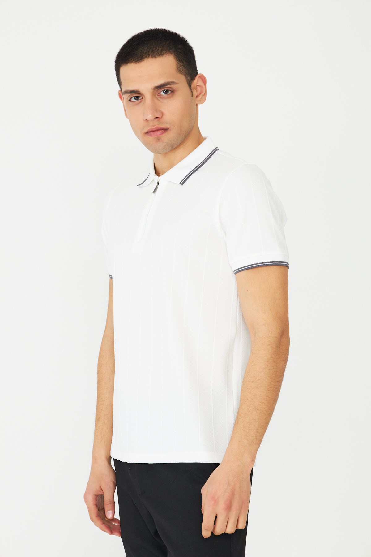 Beyaz Fermuarlı Polo Yaka Erkek T-Shirt