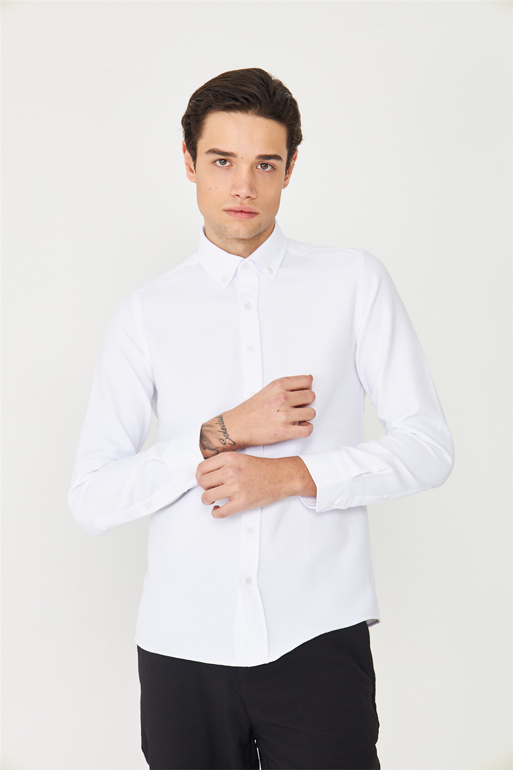 Beyaz Düğmeli Yaka Uzun Kollu Gömlek Slim Fit