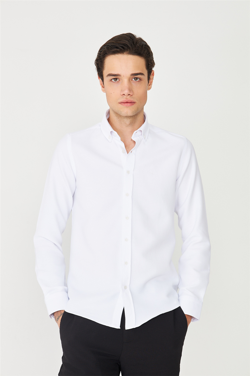 Beyaz Düğmeli Yaka Uzun Kollu Gömlek Slim Fit