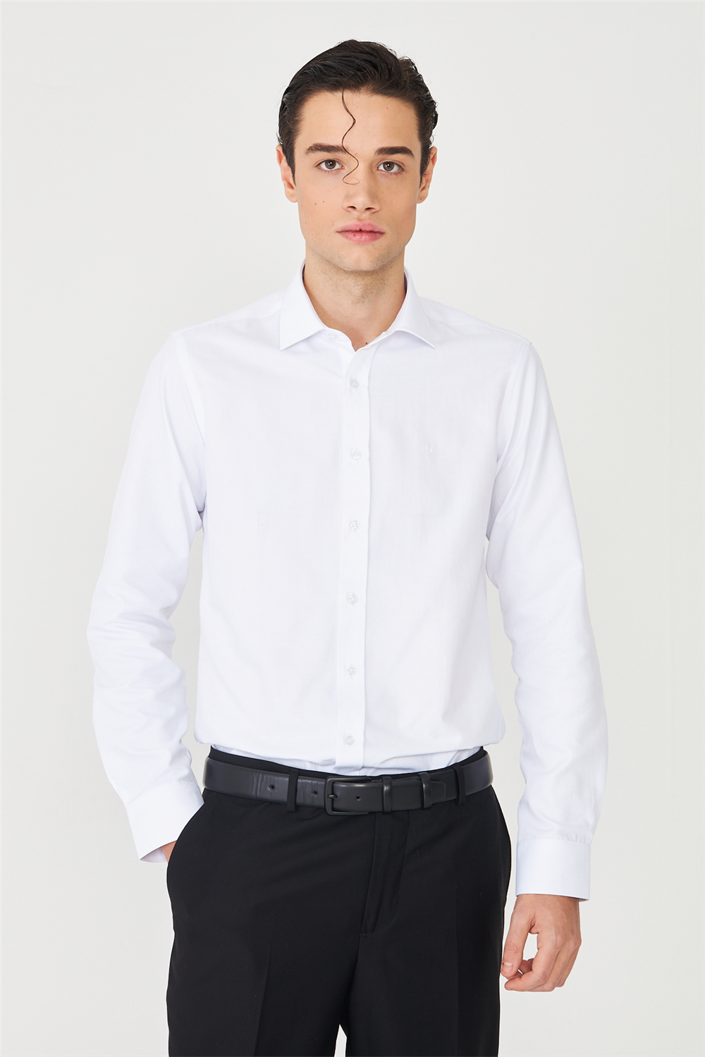 Beyaz Normal Fit Rahat Kesim Dört Mevsim Uzun Kollu Gömlek