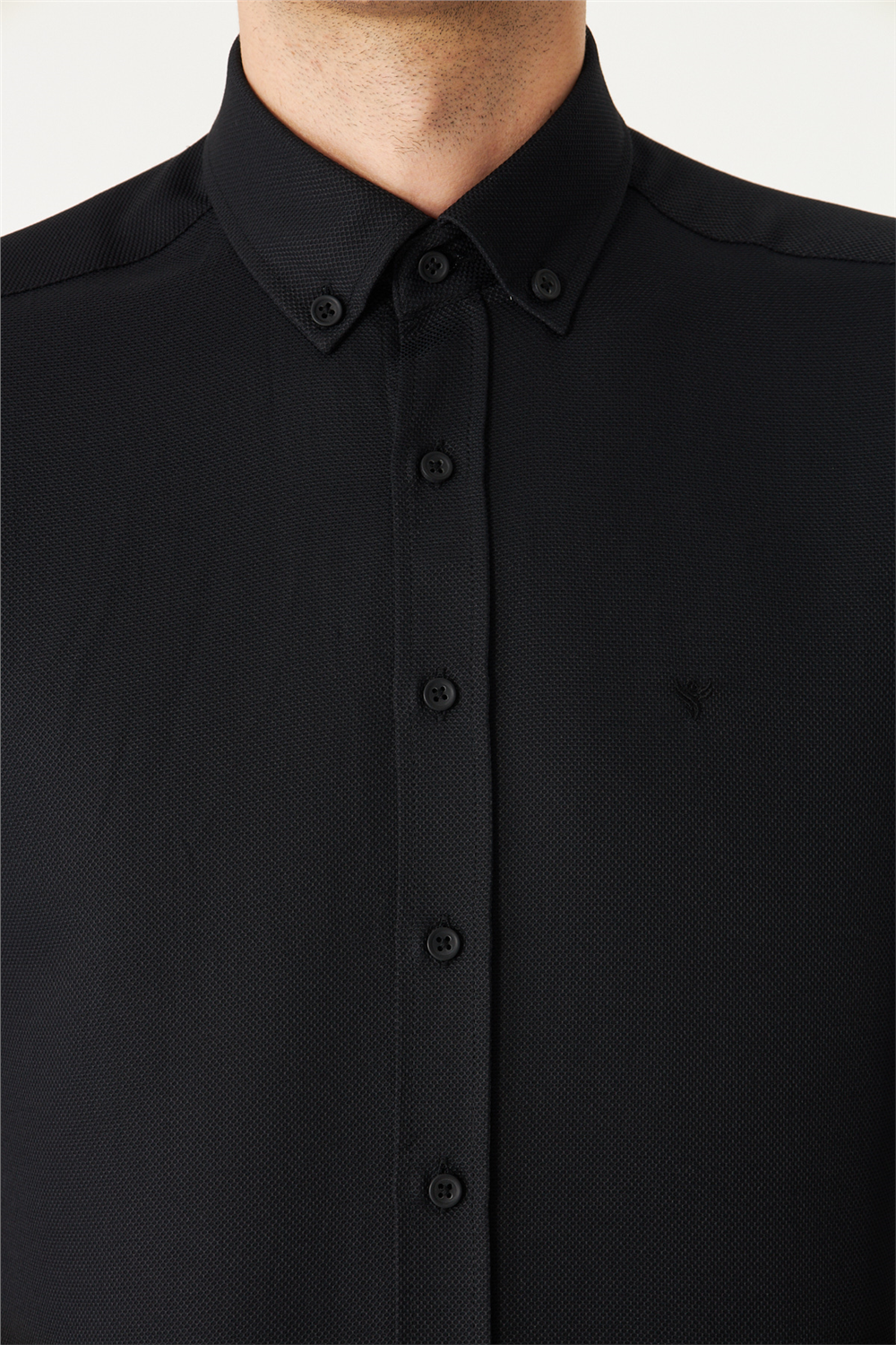 Siyah Düğmeli Yaka Uzun Kollu Gömlek Slim Fit