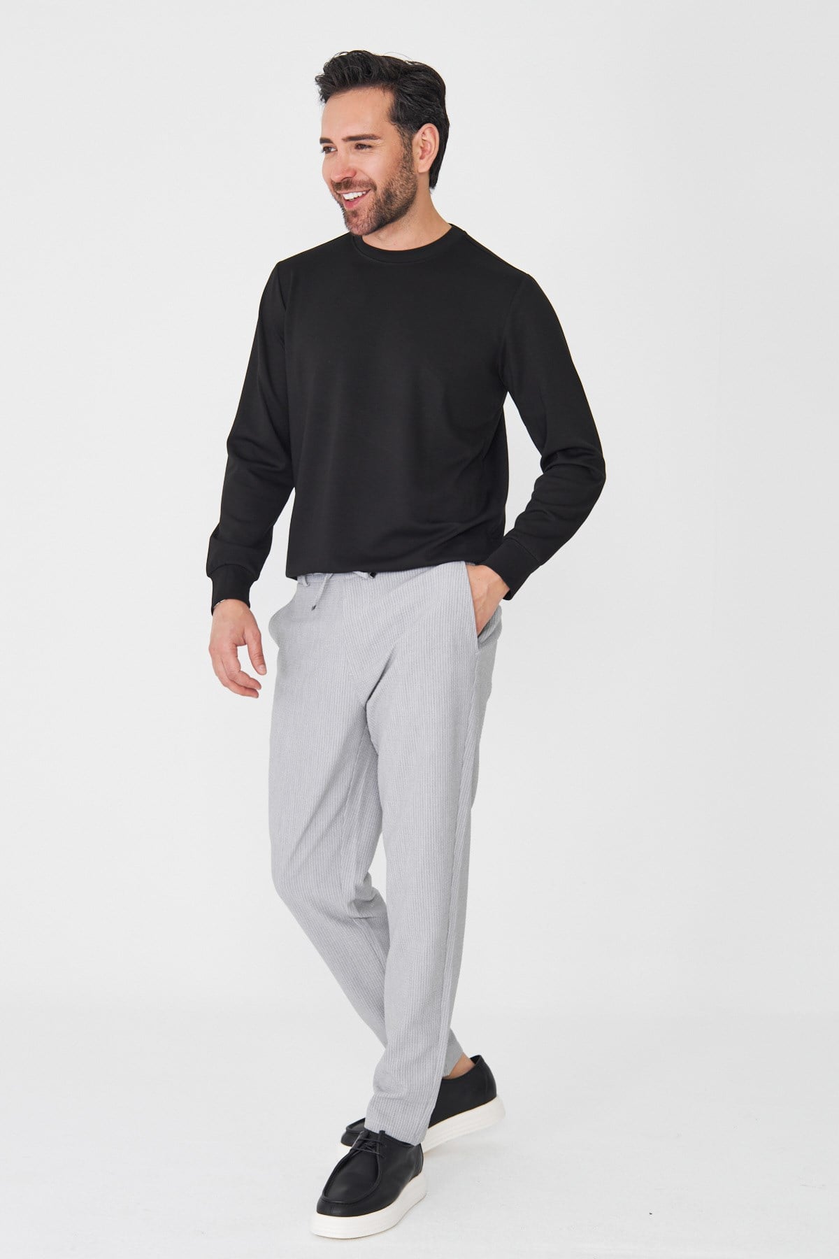 Gri İnce Çizgili Erkek Jogger Spor Pantolon
