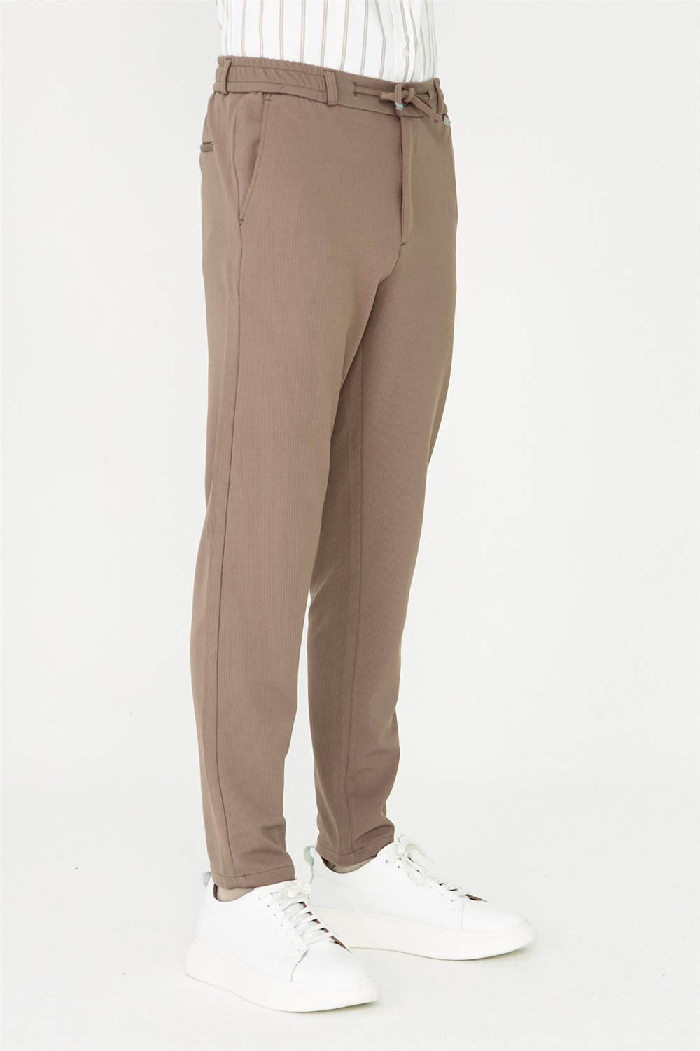 Kahverengi İnce Çizgili Dokulu Modern Kesim Bağcıklı Smart Casual Pantolon