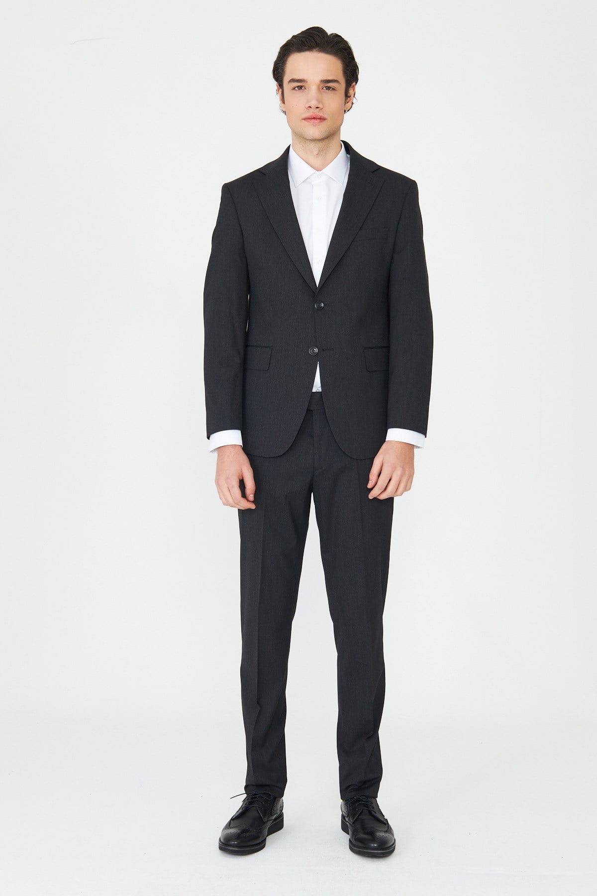 Koyu Gri İnce Dokulu Kumaş Modern Slim Fit Klasik Yaka Premium Takım Elbise