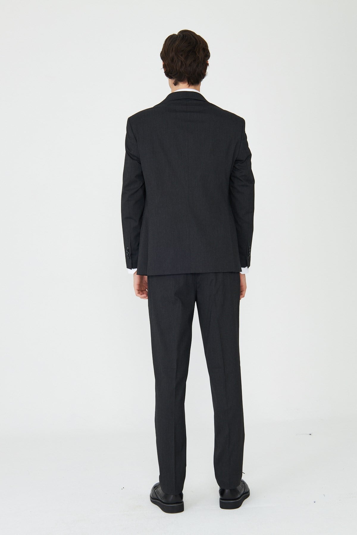 Koyu Gri İnce Dokulu Kumaş Modern Slim Fit Klasik Yaka Premium Takım Elbise