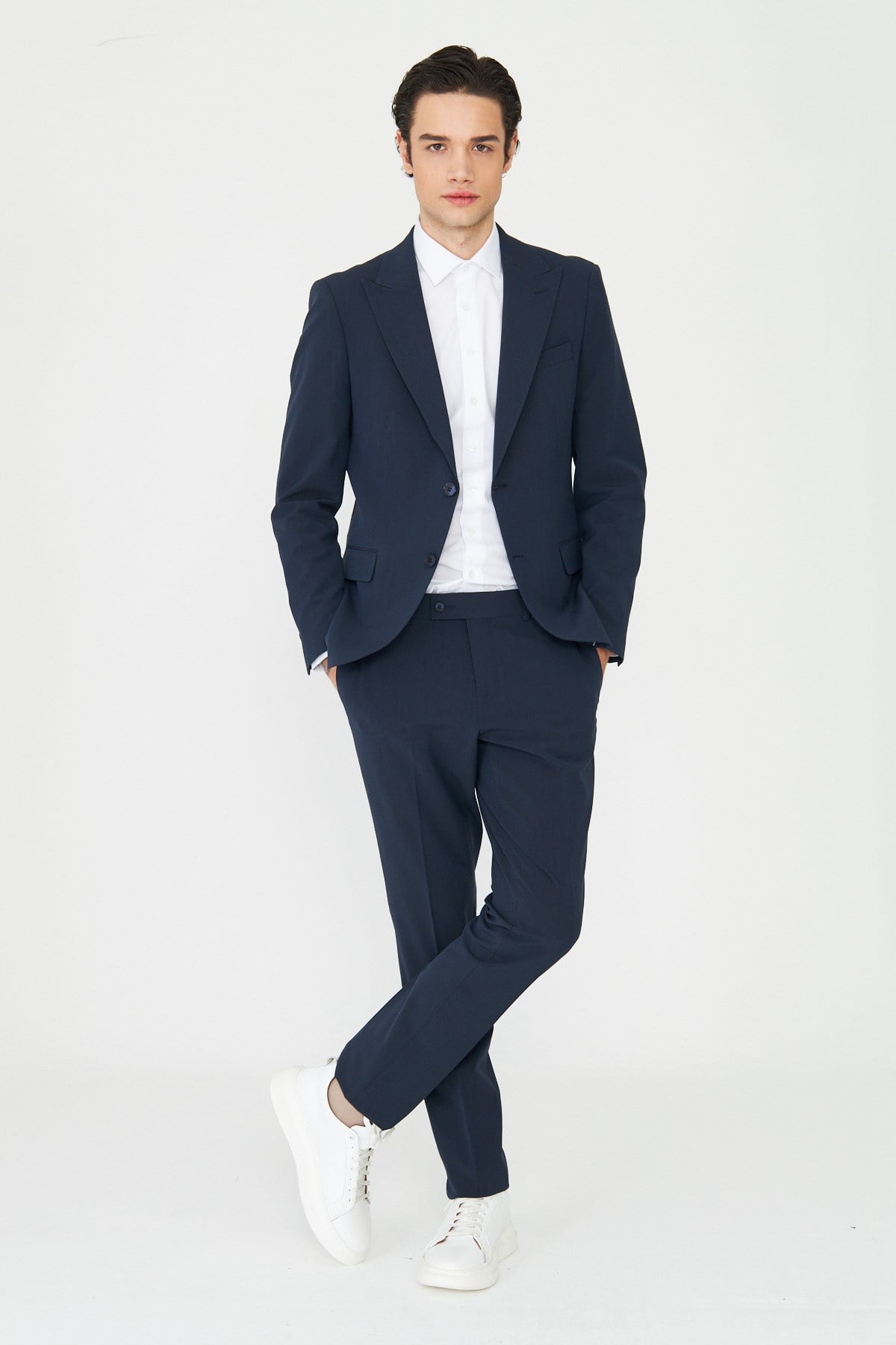 Lacivert Modern Slim Fit İnce Dokulu Kumaş Klasik Kesim Takım Elbise