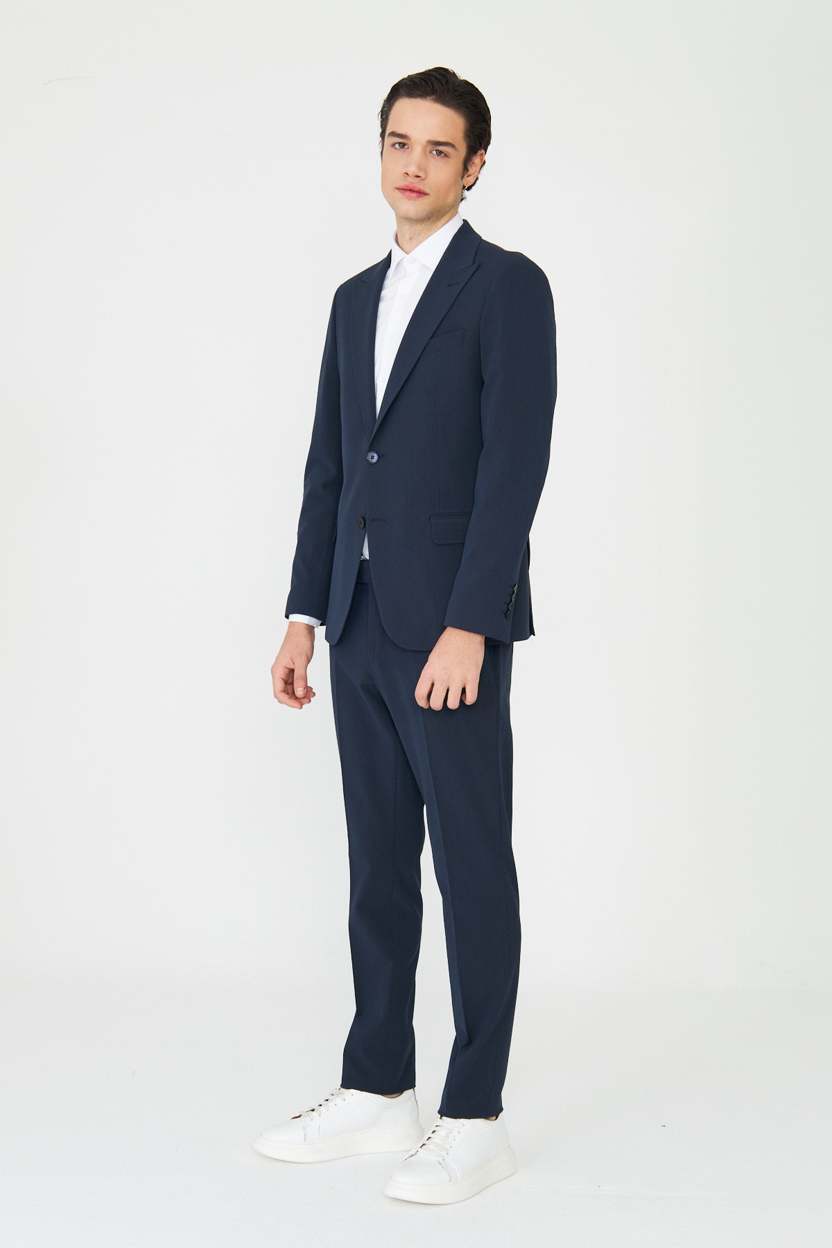 Lacivert Modern Slim Fit İnce Dokulu Kumaş Klasik Kesim Takım Elbise