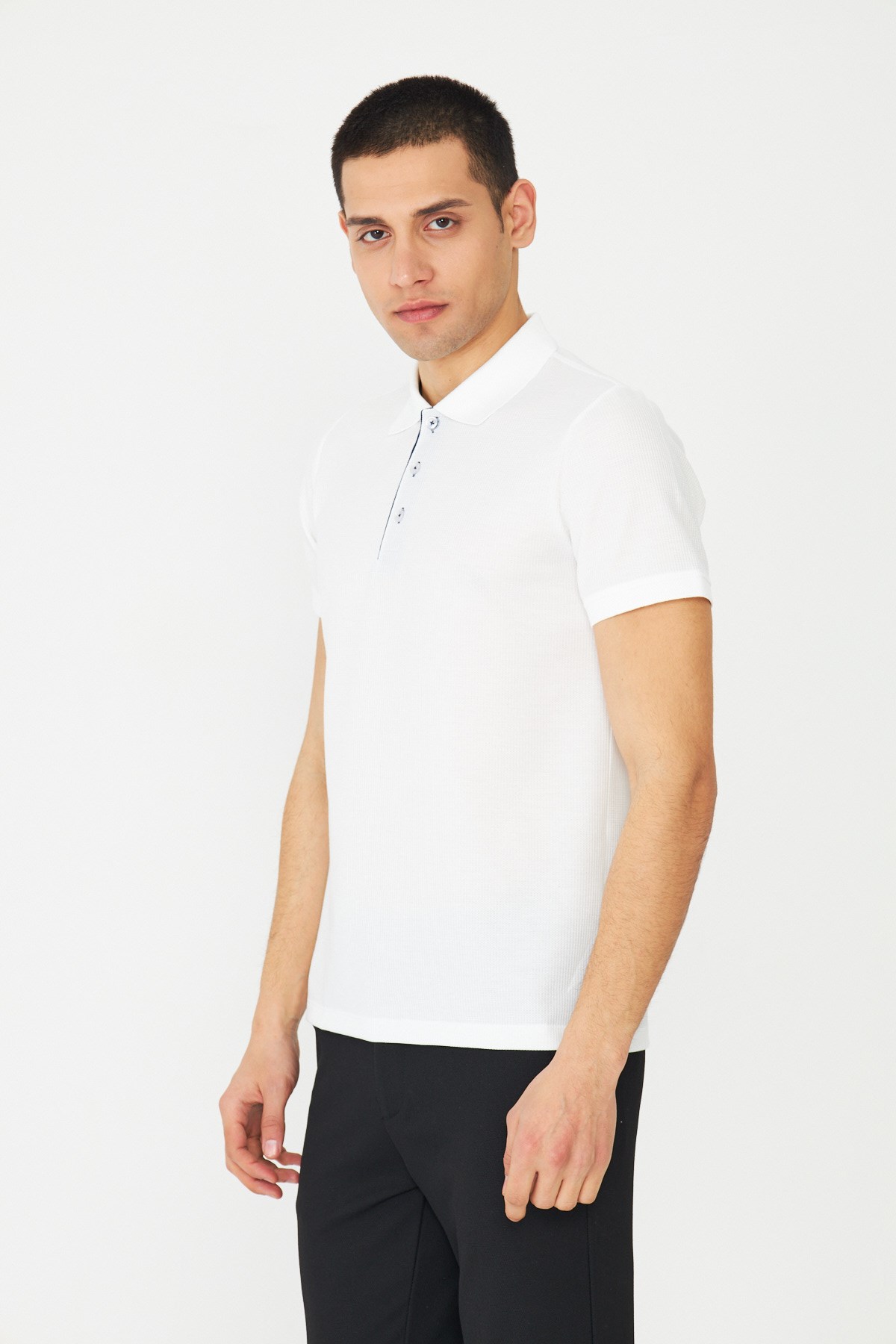 Beyaz Modern Kesim Polo Yaka Erkek T-Shirt