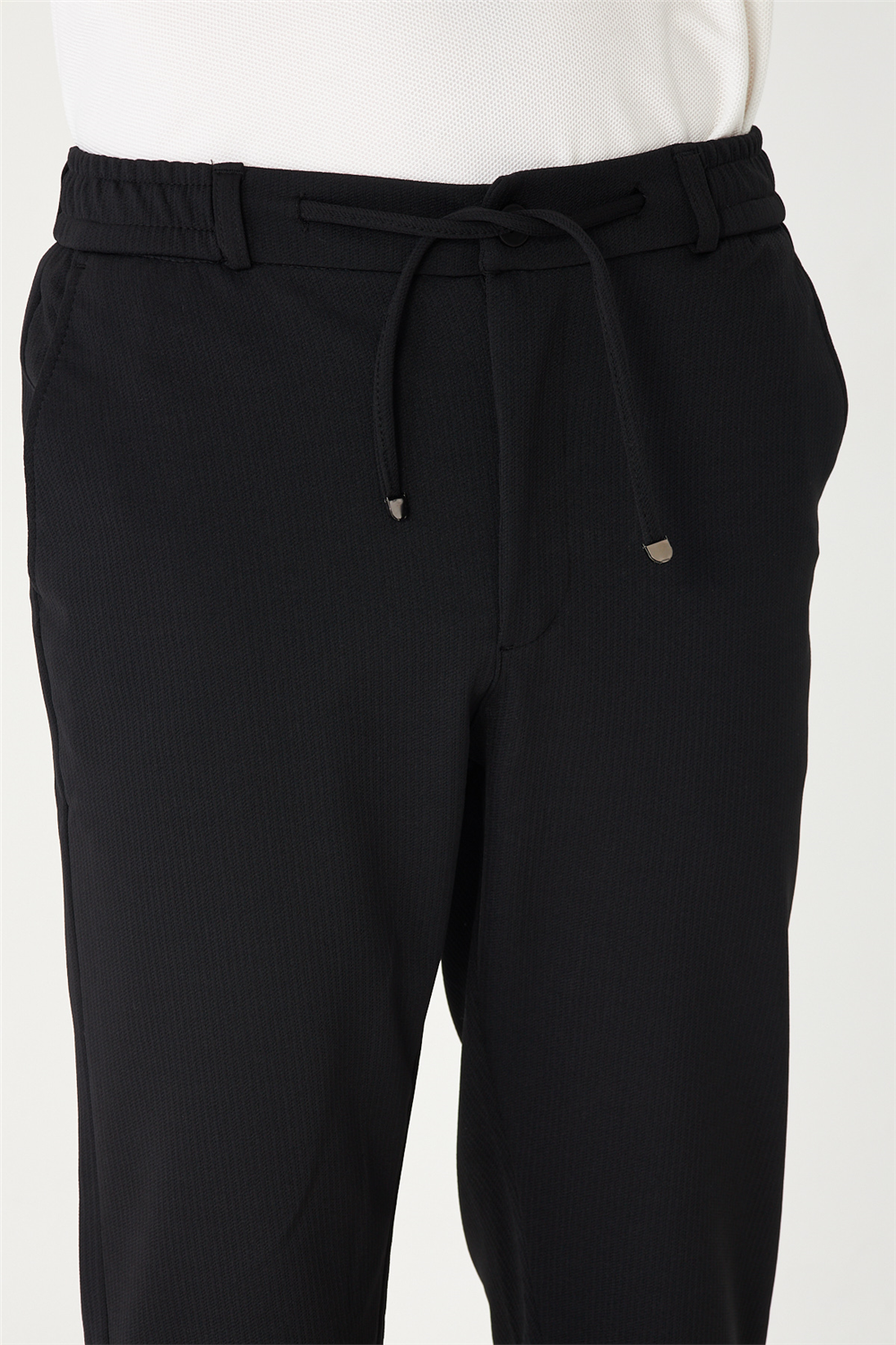 Siyah Bağcıklı Modern Kesim Jogger Pantolon