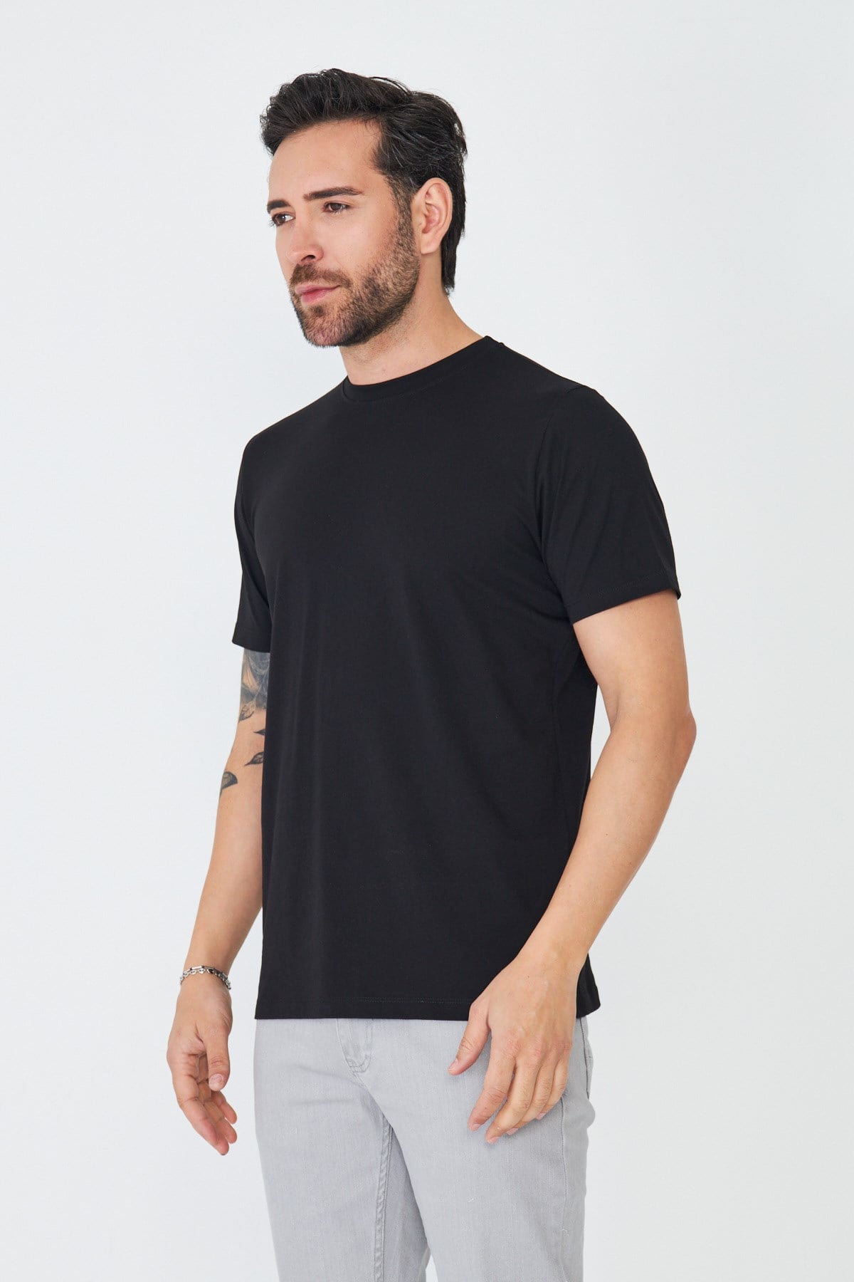 Siyah Bisiklet Yaka Basic Tişört