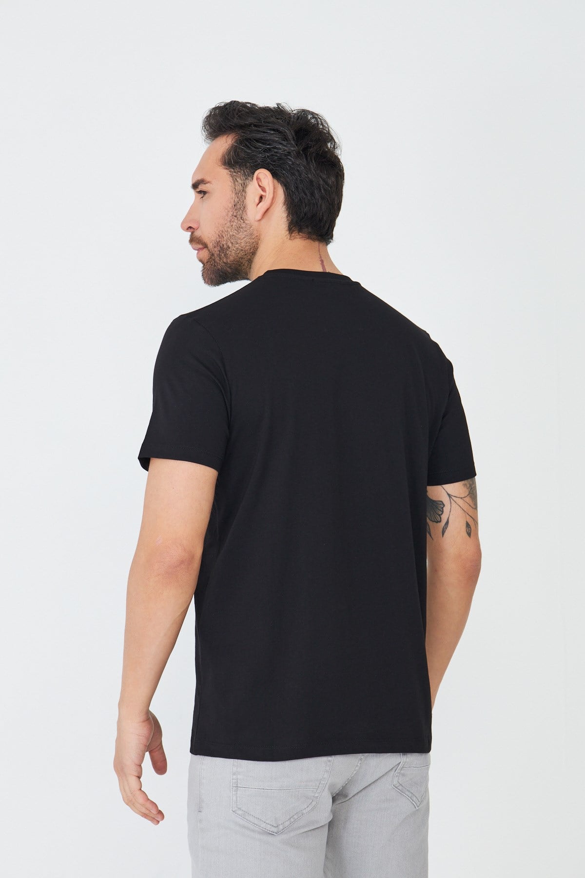 Siyah Bisiklet Yaka Basic Tişört