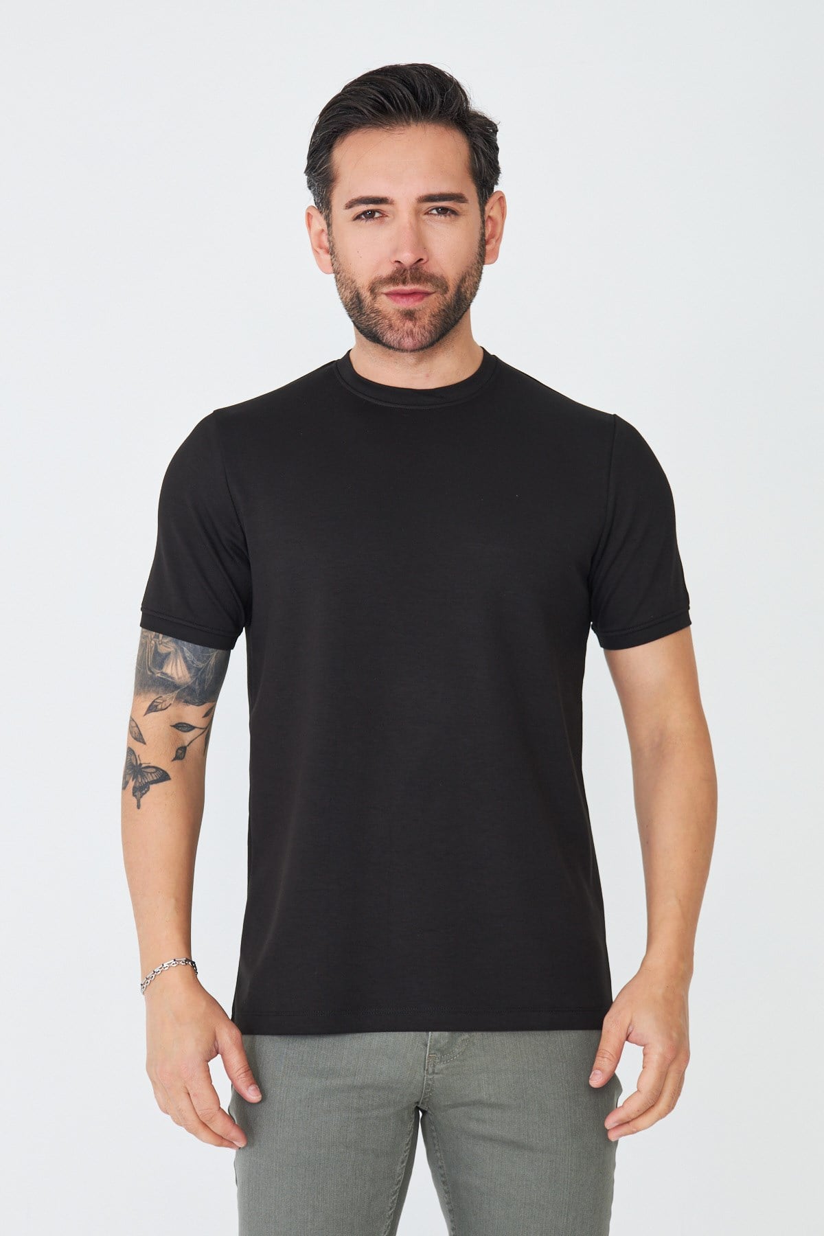 Siyah Bisiklet Yaka Basic T-shirt