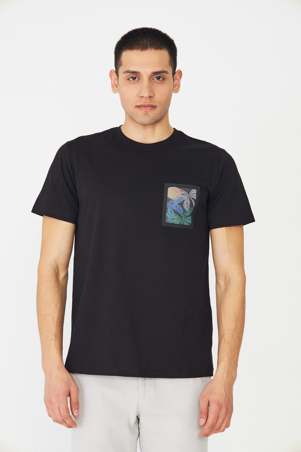 Siyah Bisiklet Yaka Baskılı T-Shirt