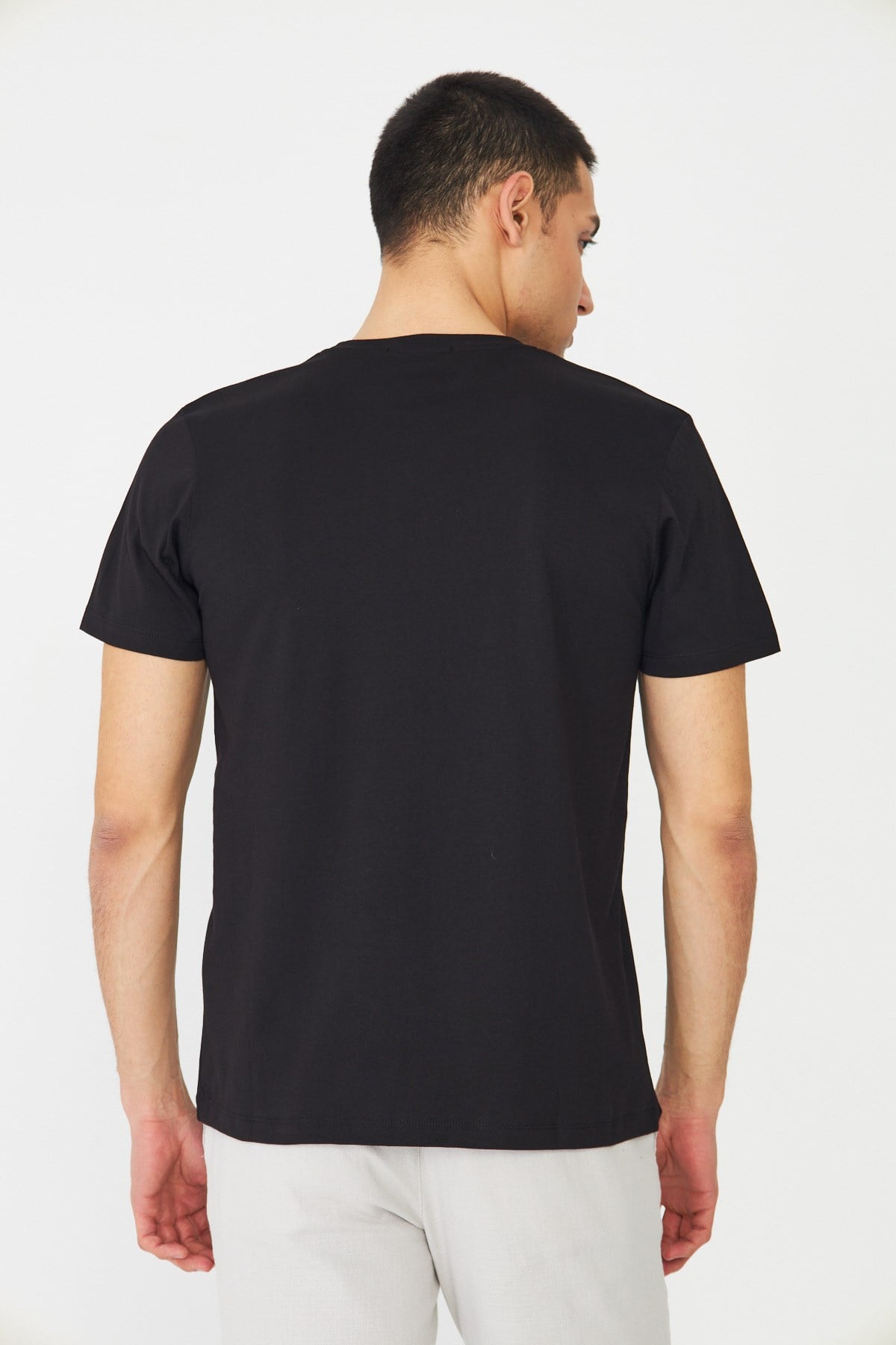 Siyah Bisiklet Yaka Baskılı T-Shirt