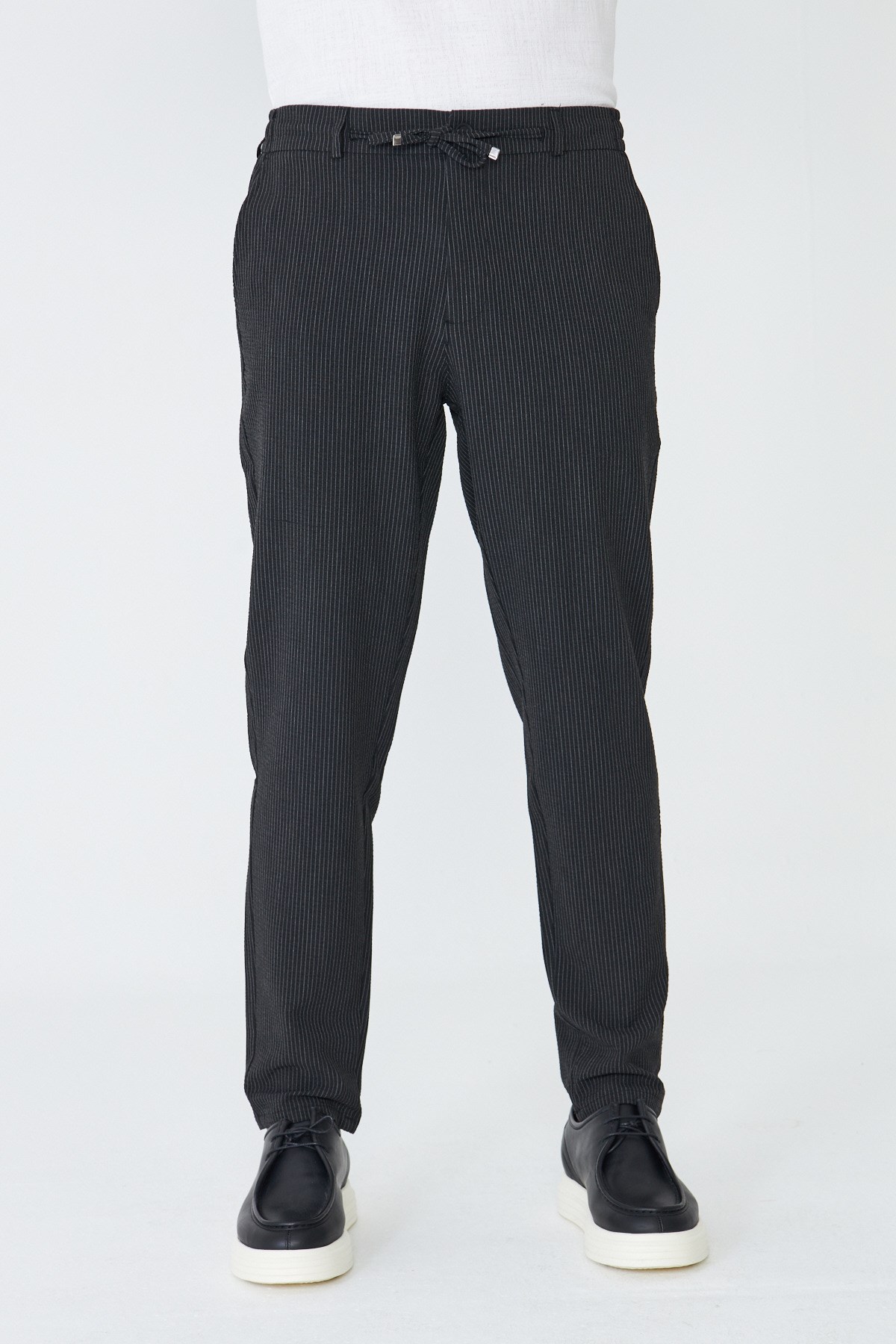 Siyah İnce Çizgili Jogger Spor Erkek Pantolon