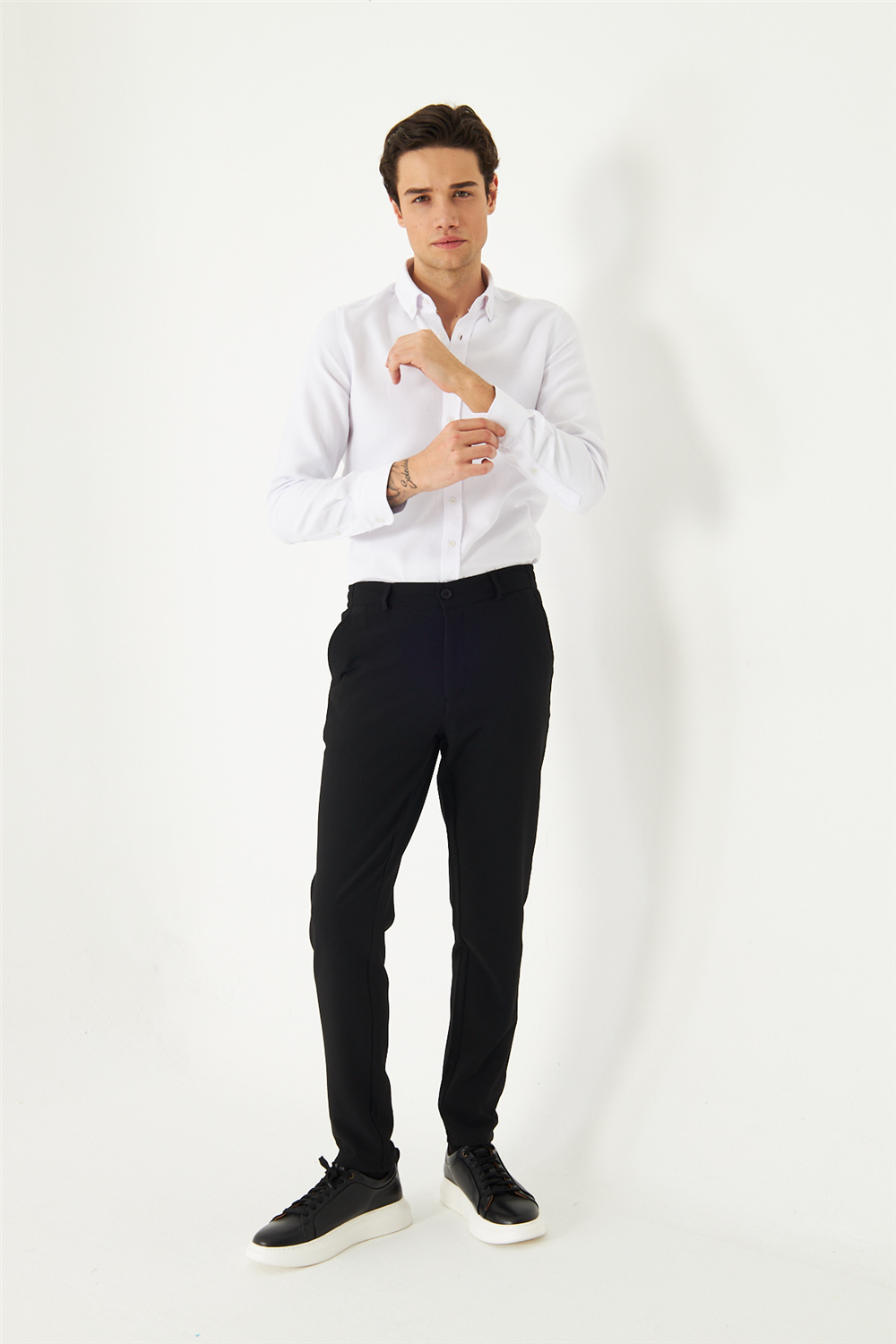 Siyah Klasik Kesim Kumaş Pantolon Slim Fit