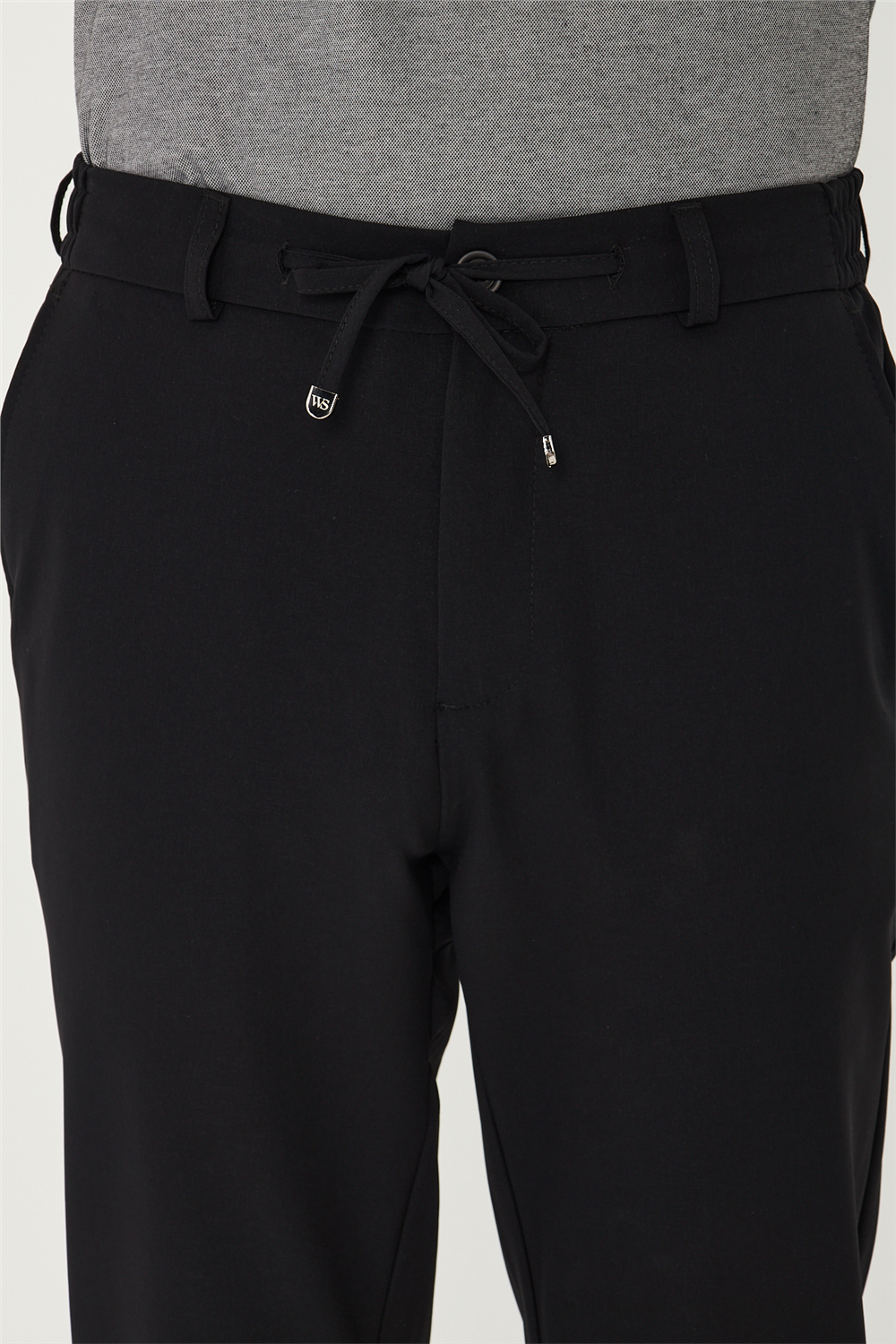 Siyah Bağcıklı Bel Detaylı Dar Paça Şehir Stili Jogger Pantolon