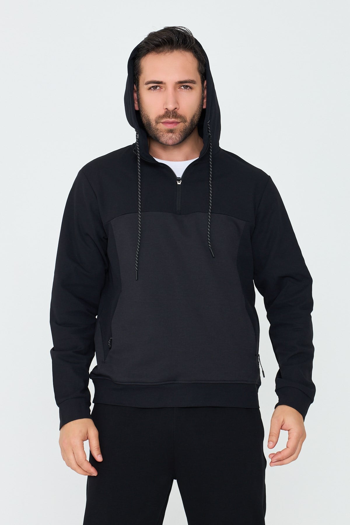 Siyah Kapüşonlu Yarım Fermuarlı Yandan Cepli Erkek Sweatshirt