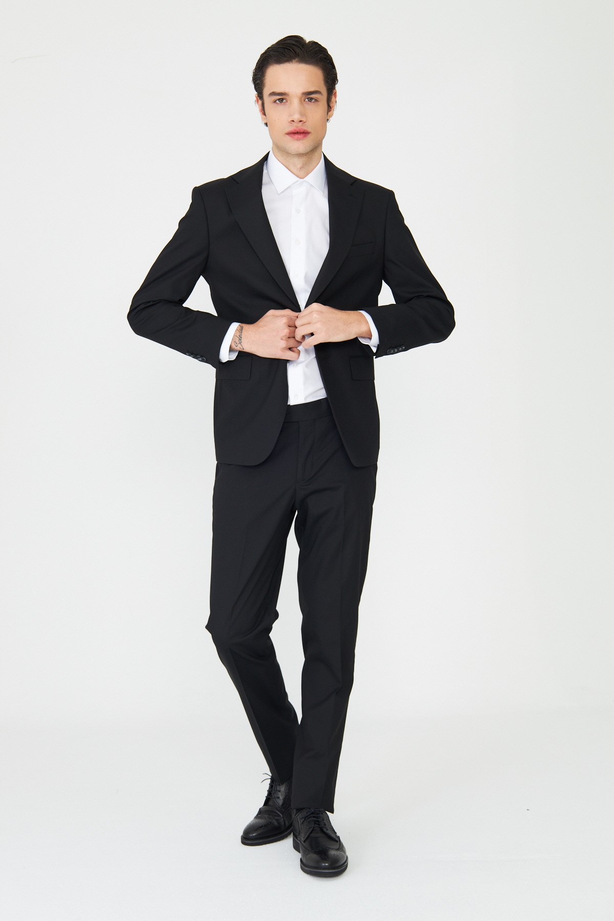 Siyah Modern Slim Fit Dokulu Kumaş Klasik Yaka Takım Elbise
