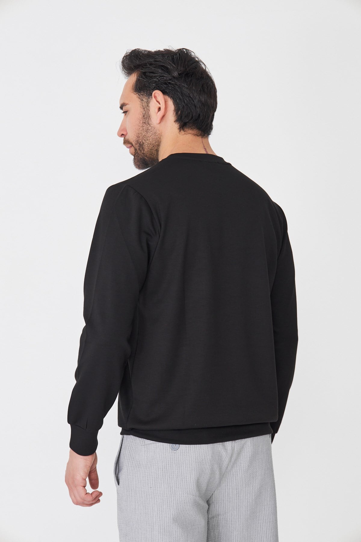Siyah Sıfır Yaka Uzun Kollu Basic Sweatshirt