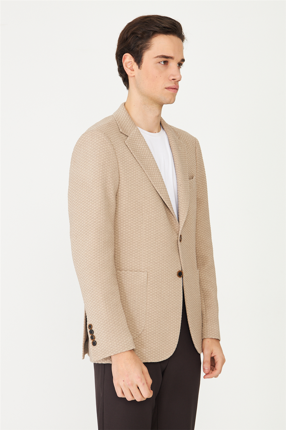 Bej Dokulu Modern Kesim Düğmeli Blazer Ceket