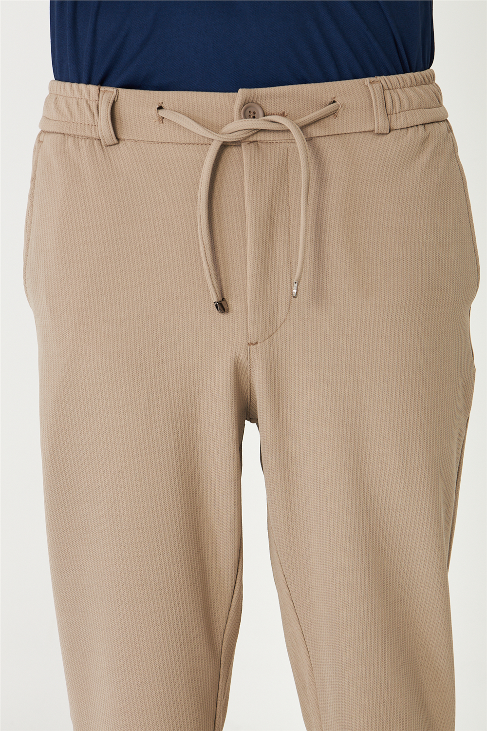 Bej İnce Çizgili Dokulu Modern Kesim Bağcıklı Smart Casual Pantolon