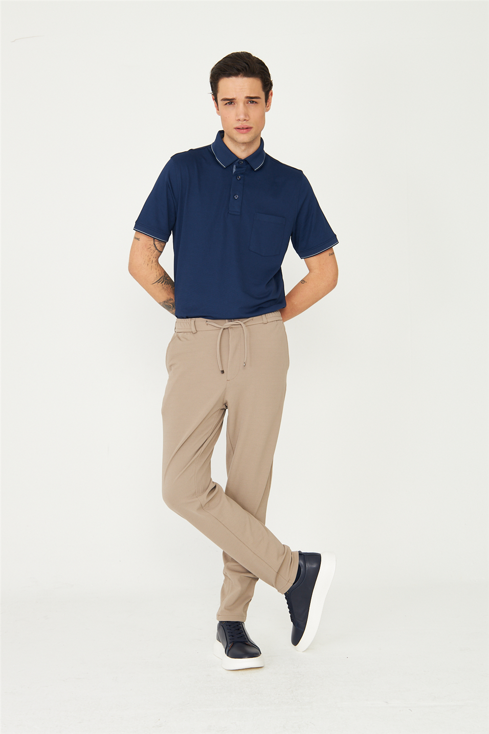 Bej İnce Çizgili Dokulu Modern Kesim Bağcıklı Smart Casual Pantolon