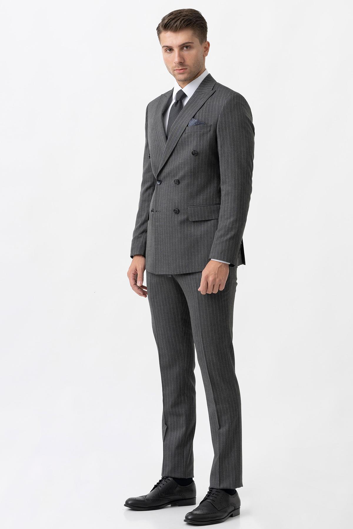 Açık Gri Uyumlu Beyaz İnce Çizgili Slim Fit Kalıp Kruvaze Premium Takım Elbise
