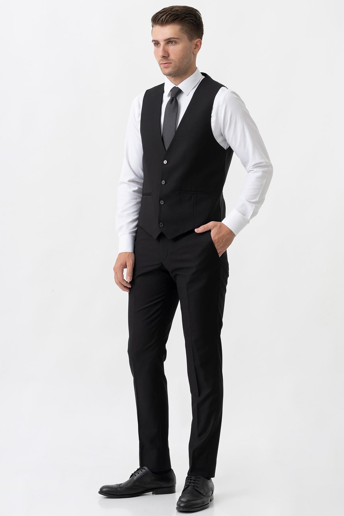 Siyah Slim Fit Kalıp Yelekli Esnek Likralı Kapaklı Cepli Takım Elbise
