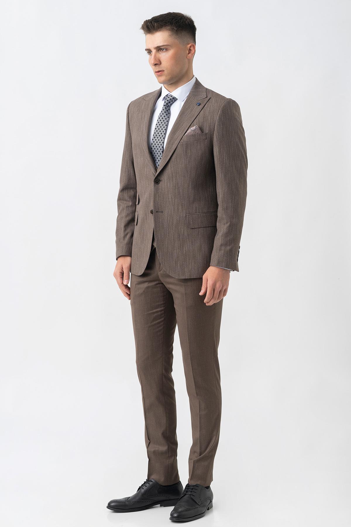 Kahverengi Slim Fit Kalıp Yelekli Efektli Kumaş Kapaklı Çift Cep Detaylı Premium Takım Elbise