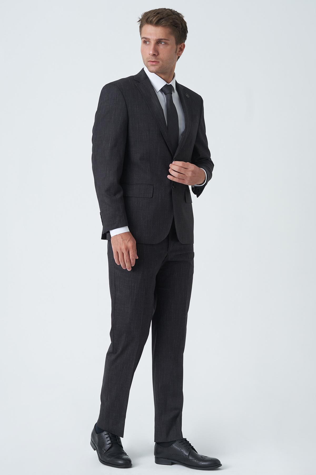 Siyah Slim Fit Kalıp Efektli Kumaş Esnek Likralı Kapaklı Cepli Takım Elbise