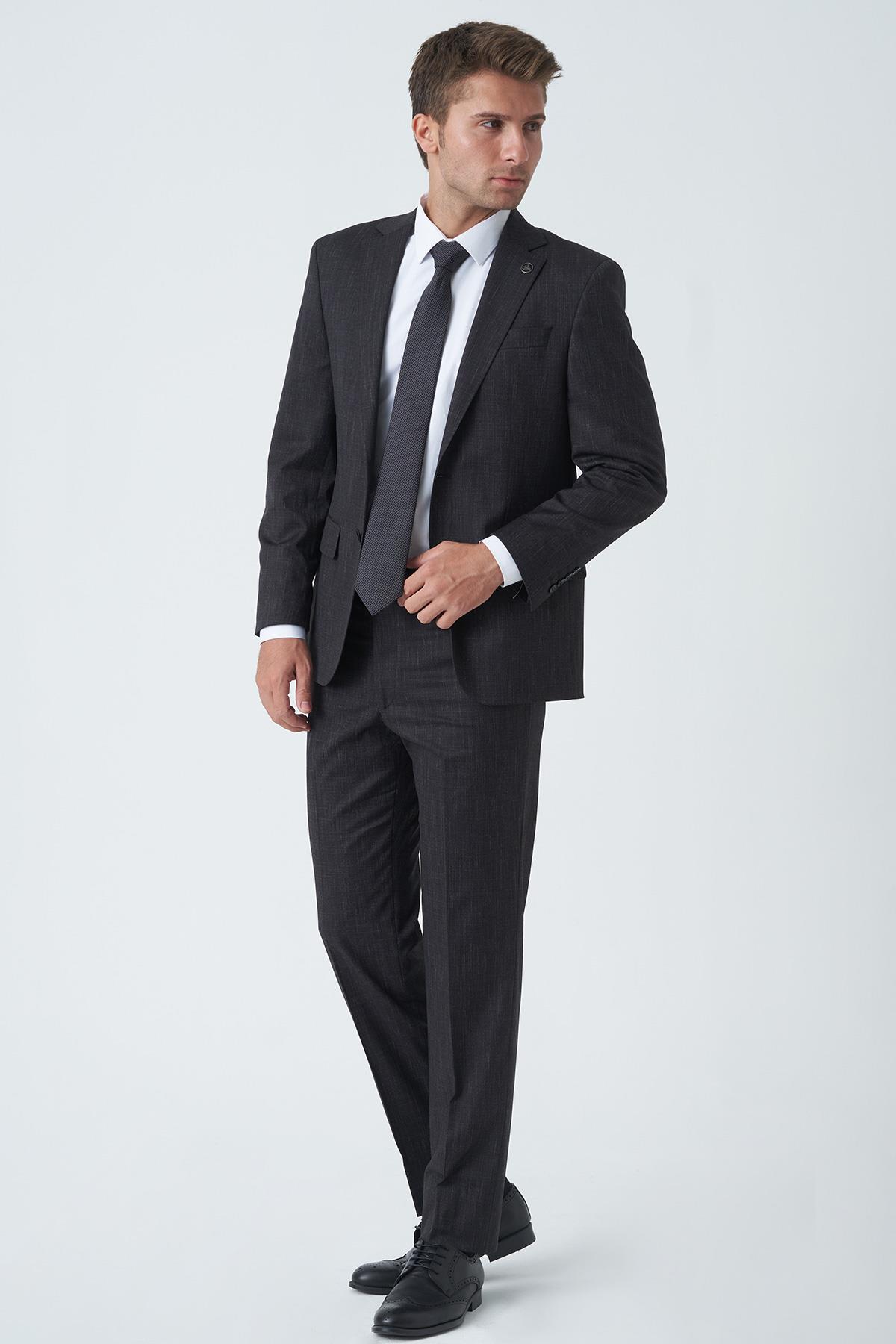 Siyah Slim Fit Kalıp Efektli Kumaş Esnek Likralı Kapaklı Cepli Takım Elbise