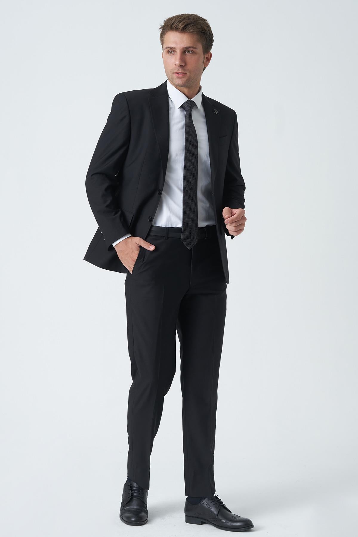 Siyah Slim Fit Kalıp Esnek Likralı Kapaklı Cepli Takım Elbise