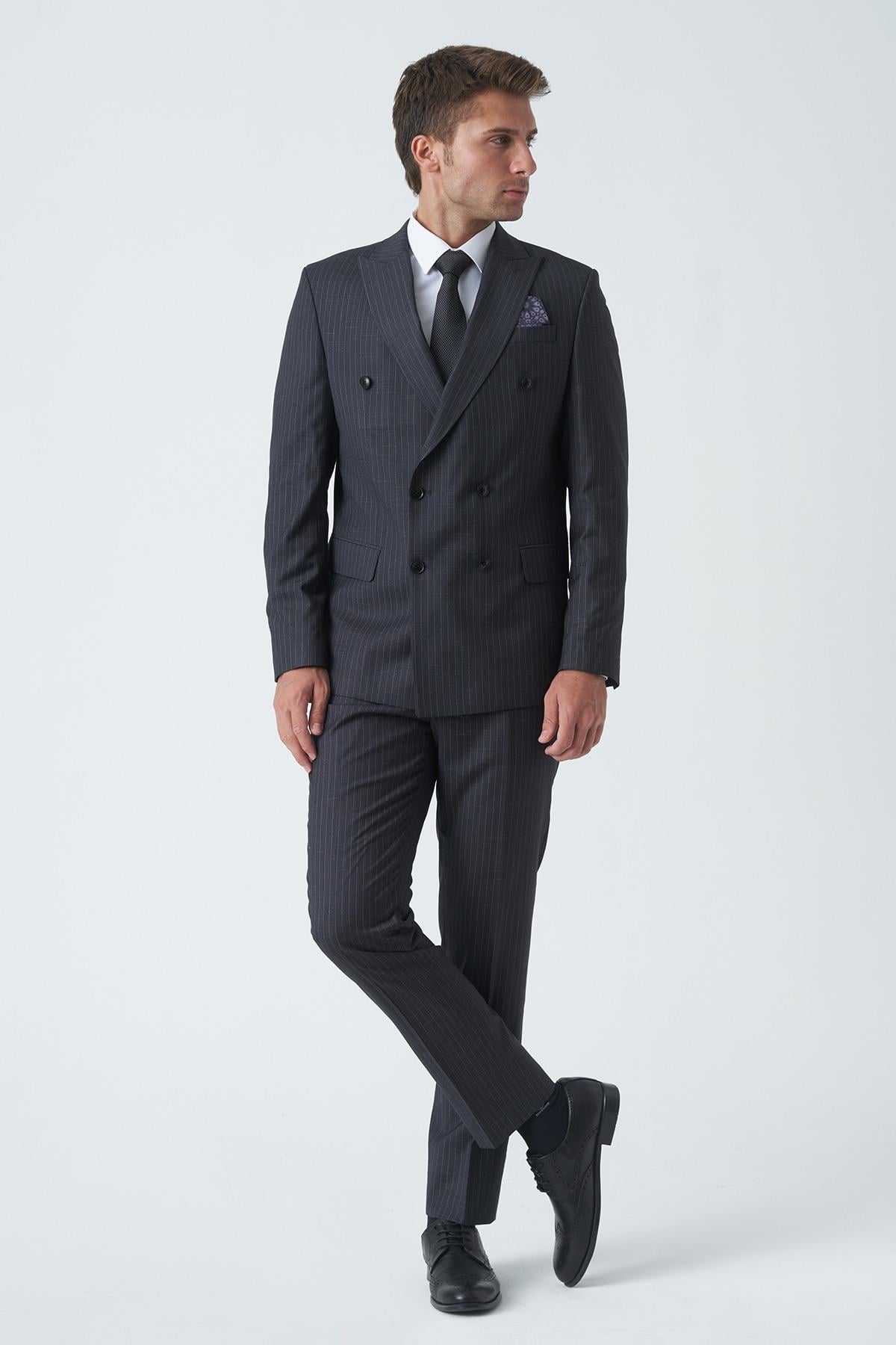 Antrasit Uyumlu Beyaz İnce Çizgili Slim Fit Kalıp Kruvaze Premium Takım Elbise