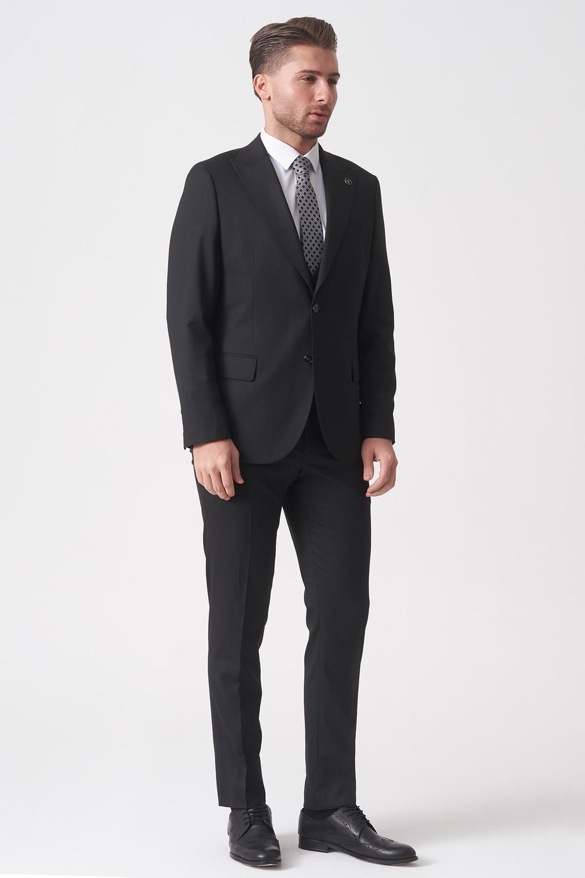 Siyah Slim Fit Kalıp Yelekli Klasik Esnek Likralı Kapaklı Cepli Takım Elbise