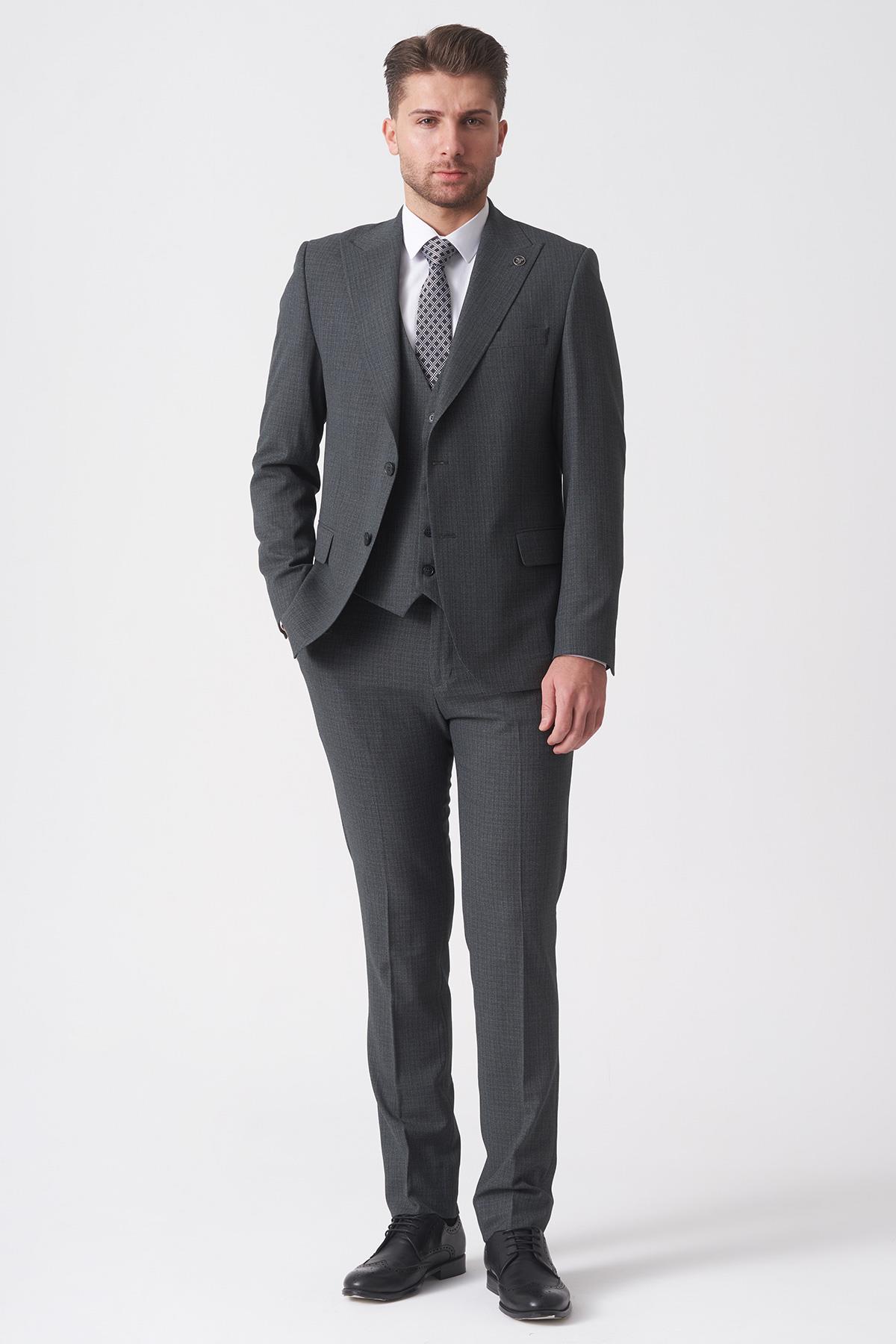 Gri Slim Fit Kalıp Yelekli Klasik Esnek Likralı Kapaklı Cepli Takım Elbise