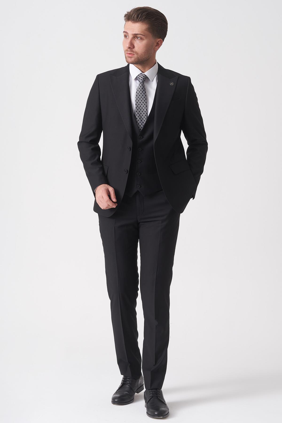 Siyah Slim Fit Kalıp Yelekli Klasik Esnek Likralı Kapaklı Cepli Takım Elbise
