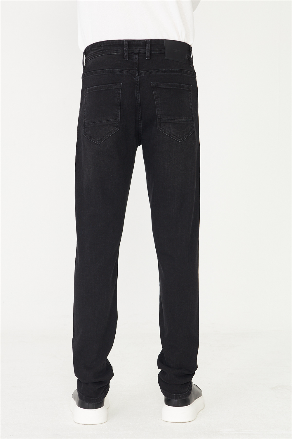 Siyah Düz Kesim Modern Jean