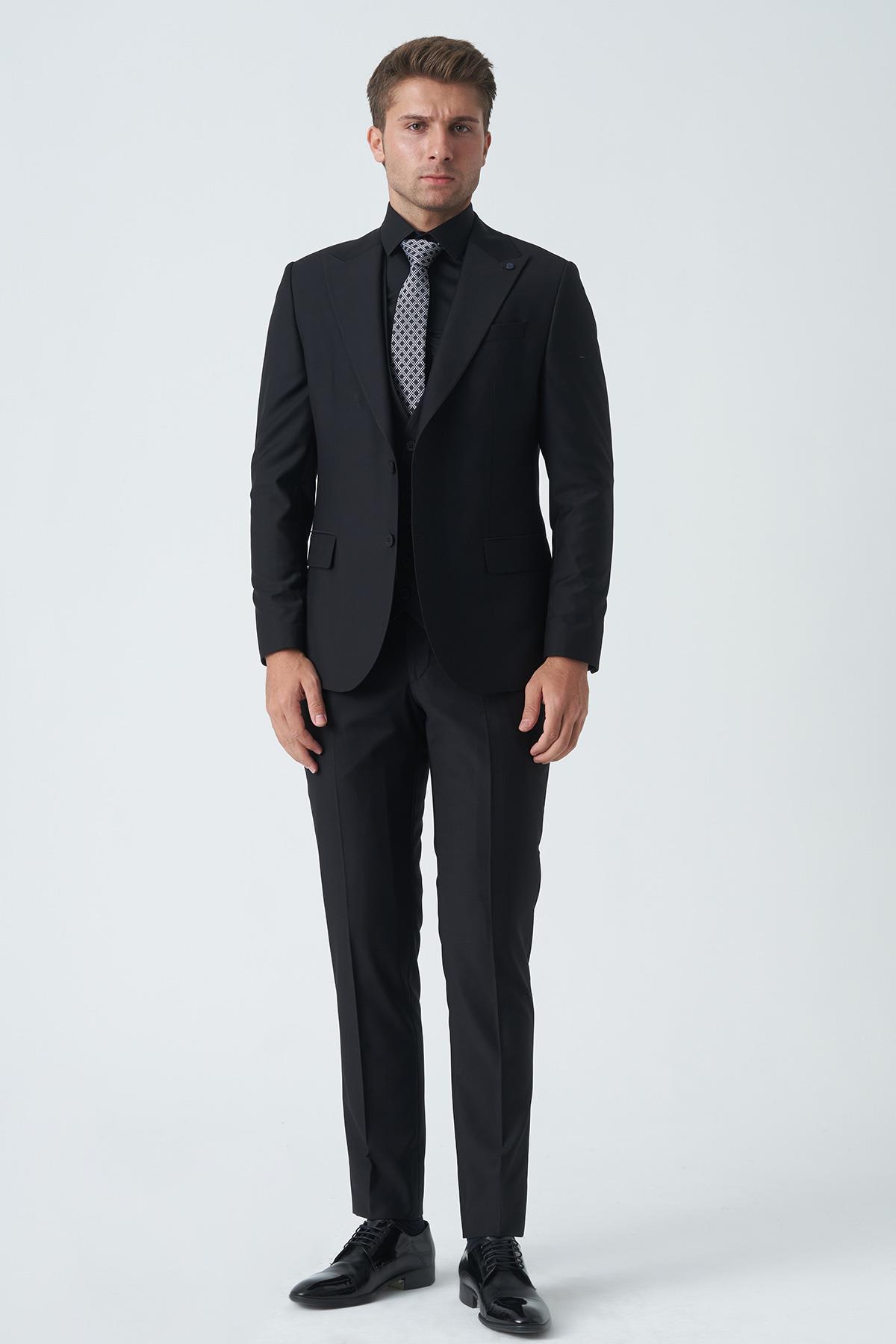 Siyah Slim Fit Kalıp Yelekli Klasik Esnek Likralı Kapaklı Cepli Takım Elbise