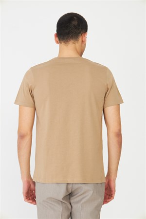 Bej Bisiklet Yaka Baskı Detaylı Erkek T-Shirt