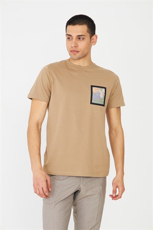 Bej Bisiklet Yaka Baskı Detaylı Erkek T-Shirt