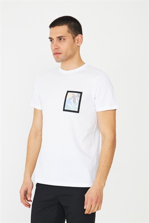 Beyaz Bisiklet Yaka Baskı Detaylı Erkek T-Shirt