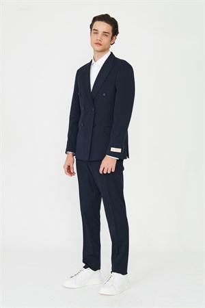 Lacivert Sivri Yaka Kruvaze Modern Kesim Takım Elbise