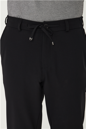 Siyah Bağcıklı Bel Detaylı Dar Paça Şehir Stili Jogger Pantolon