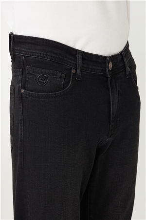 Siyah Düz Kesim Modern Jean